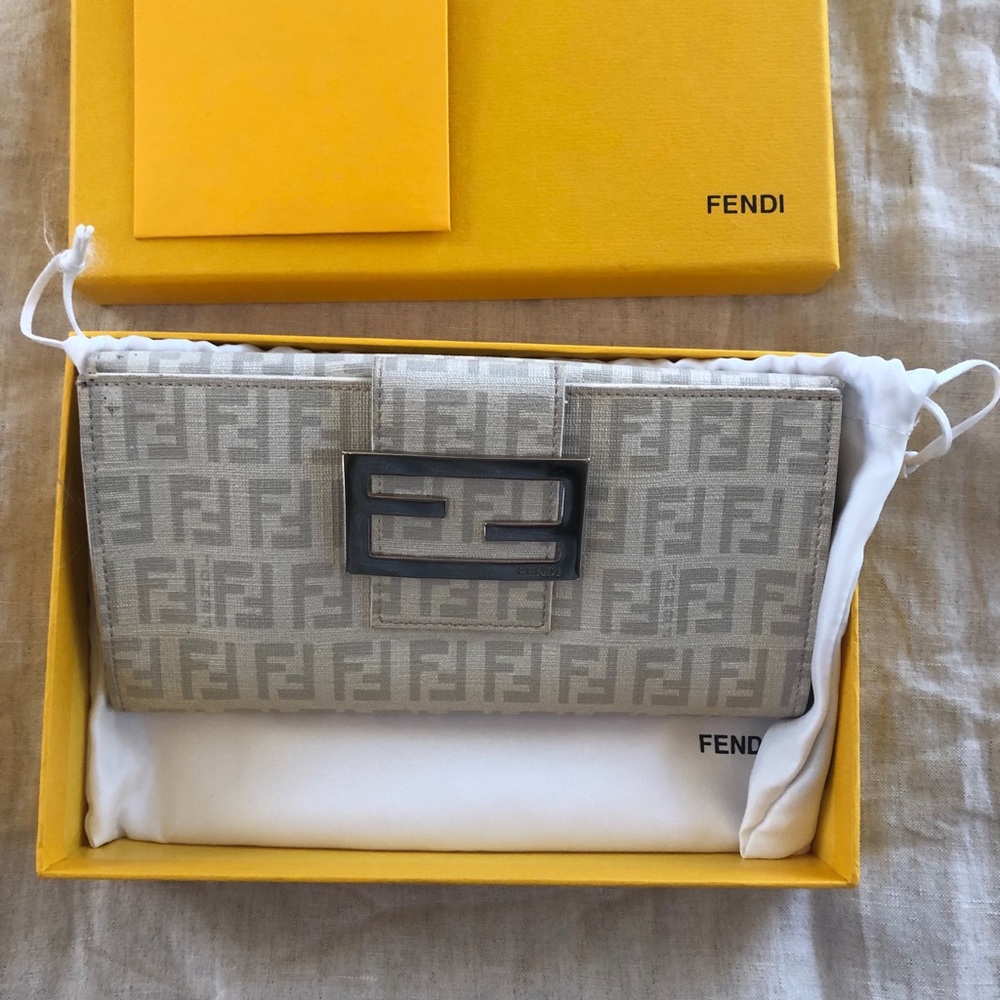 Authentic Fendi logo wallet w/ box